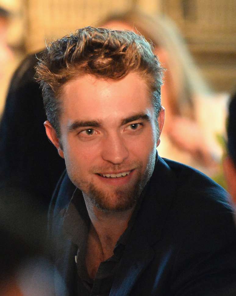 O galã Robert Pattinson também não tem o costume de usar xampu todos os dias