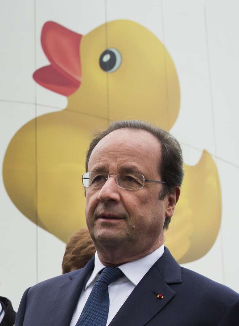 <p>Eleito com o slogan de "presidente normal", Hollande é hoje o mais impopular da história recente da França</p>