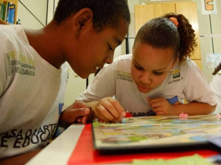 O projeto da Casa da Arte de Educar permite que alunos participem de atividades educativas no contraturno da escola, para complementar os estudos