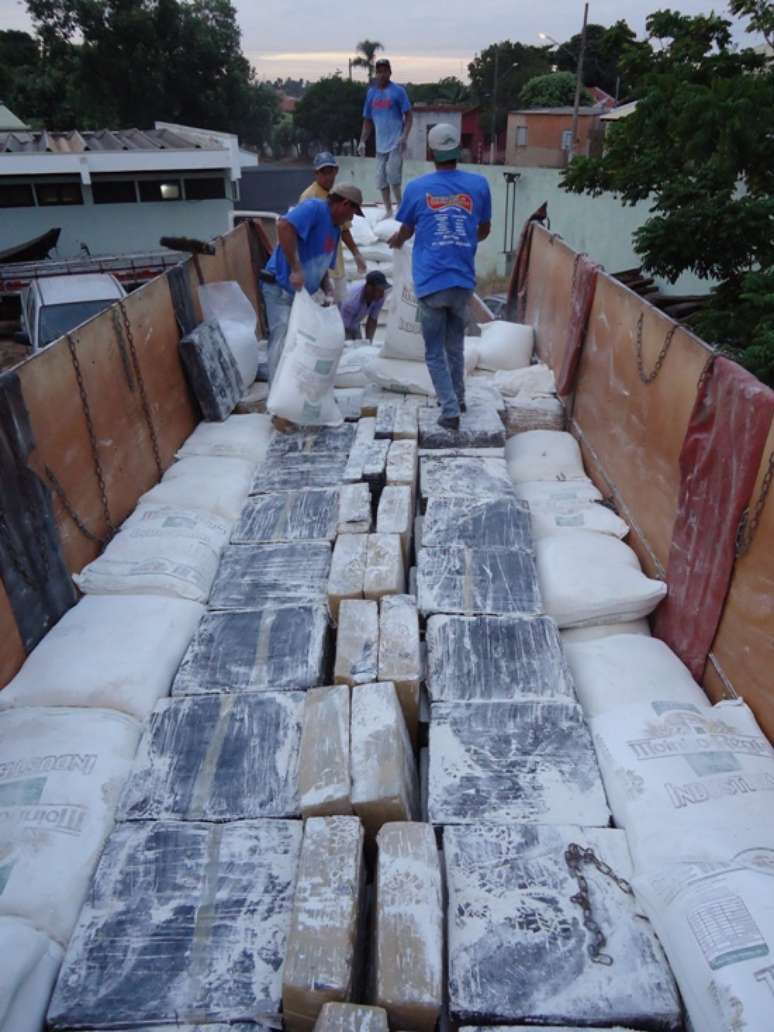 Em maio de 2014, policiais rodoviários estaduais do MS encontraram cerca de 10 toneladas de maconha escondidas em uma carga de farinha. Segundo a polícia, eles descobriram a droga após sentir o cheiro característico da erva