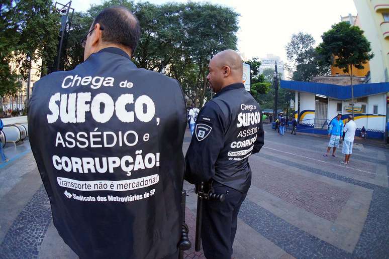 <p>Funcionários protestam em São Paulo desde o mês passado</p>