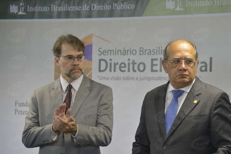 O presidente do TSE, Dias Toffoli, e o ministro Gilmar Mendes participam da abertura do Semin&aacute;rio Brasiliense de Direito Eleitoral