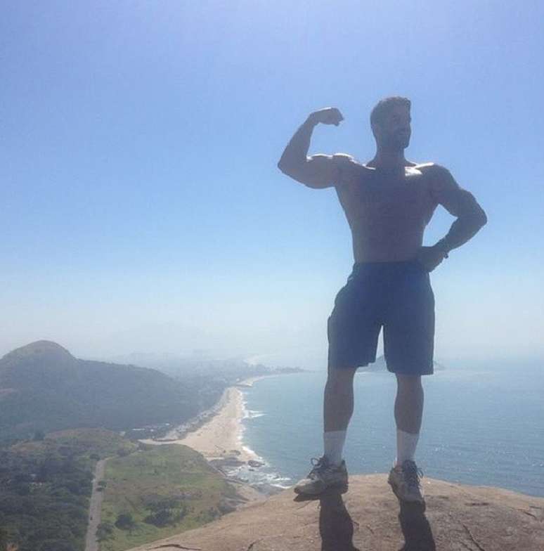 <p>O modelo&nbsp;Kadu Parga, que participou da 10&ordf; edi&ccedil;&atilde;o do&nbsp;<em>Big Brother Brasil</em>, tem surpreendido os f&atilde;s devido ao seu novo corpo</p>