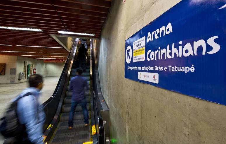 Placas foram colocadas nas estações