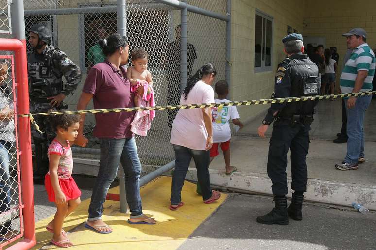 Junto com os presos, também estavam cerca de 130 familiares que foram visitá-los 