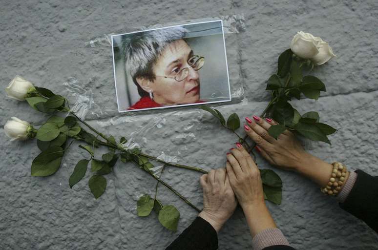 <p>Assassinato de Anna Politkovskaya despertou a indignação da imprensa internacional de organizações de defesa dos direitos humanos</p>