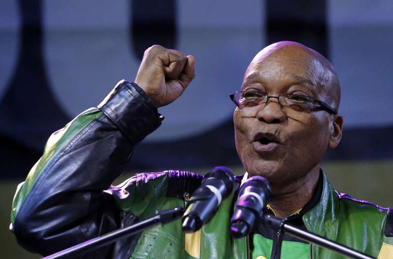 <p>Presidente Jacob Zuma aborda partid&aacute;rios em um com&iacute;cio da vit&oacute;ria no Congresso Nacional Africano (ANC), em Joanesburgo, em 10 de maio</p>