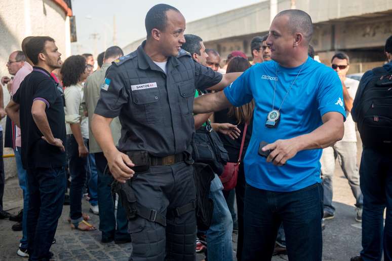 <p>Paralisa&ccedil;&atilde;o dos policiais civis come&ccedil;ou na quarta-feira no Rio de Janeiro</p>