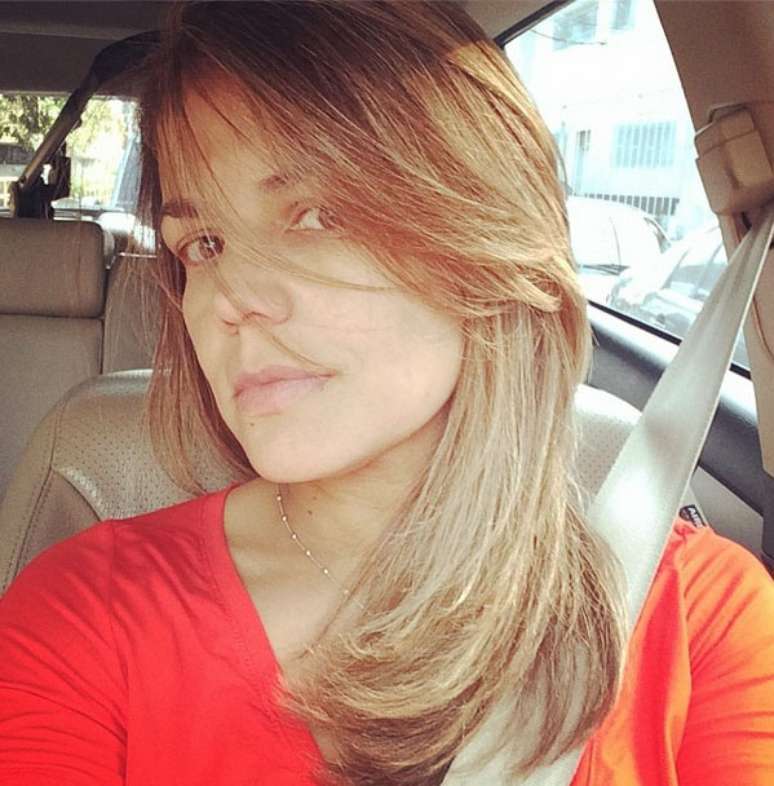 A atriz escreveu que ainda está se "acostumando" ao novo look