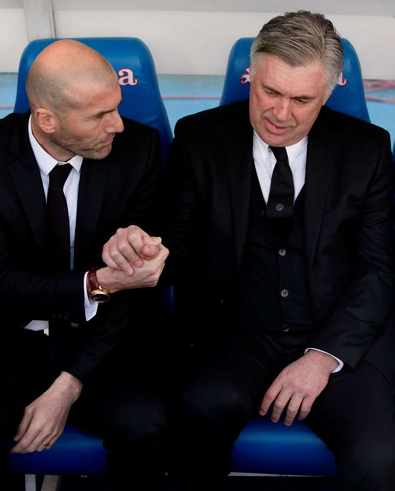 <p>Zidane era auxiliar de Carlo Ancelotti antes de assumir Real Madrid B</p>