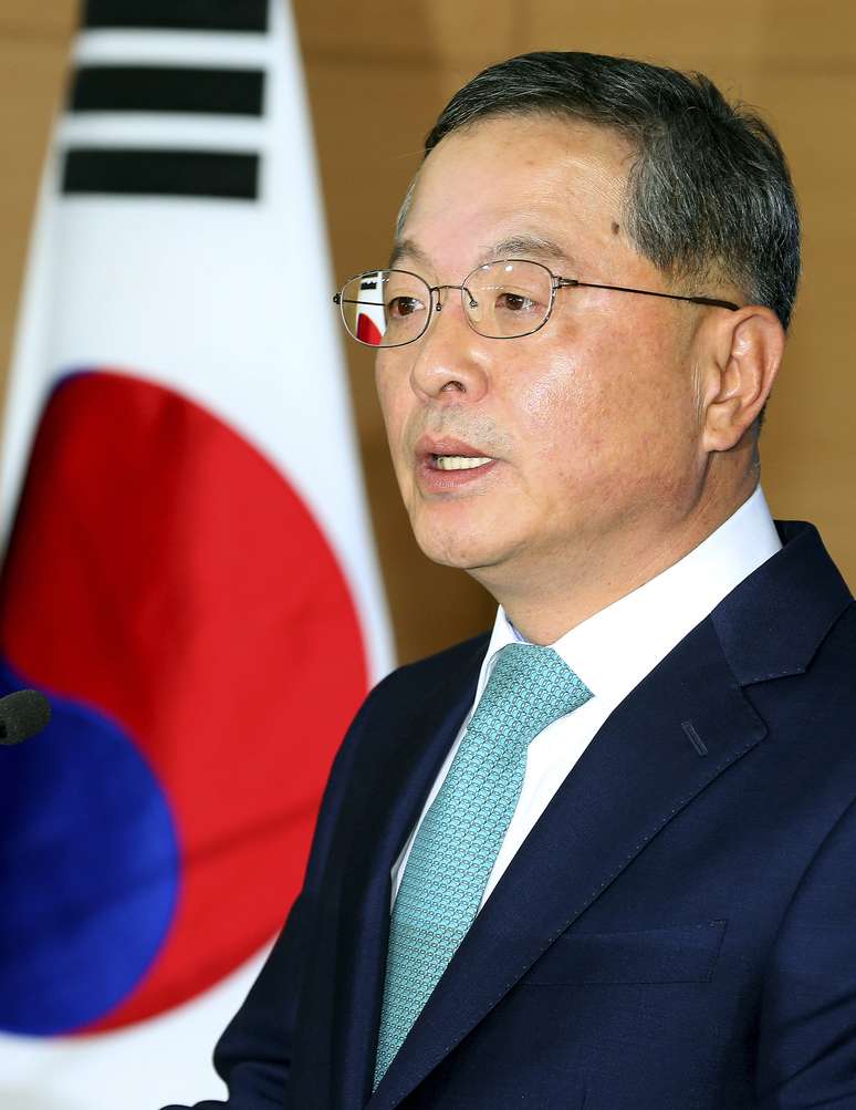 <p>Rec&eacute;m-nomeado primeiro-ministro sul-coreano, Ahn Dai-hee faz um discurso durante entrevista coletiva, no Complexo do&nbsp;Governo Central, em Seul, na Coreia do Sul, nesta quinta-feira, 22 de maio</p>