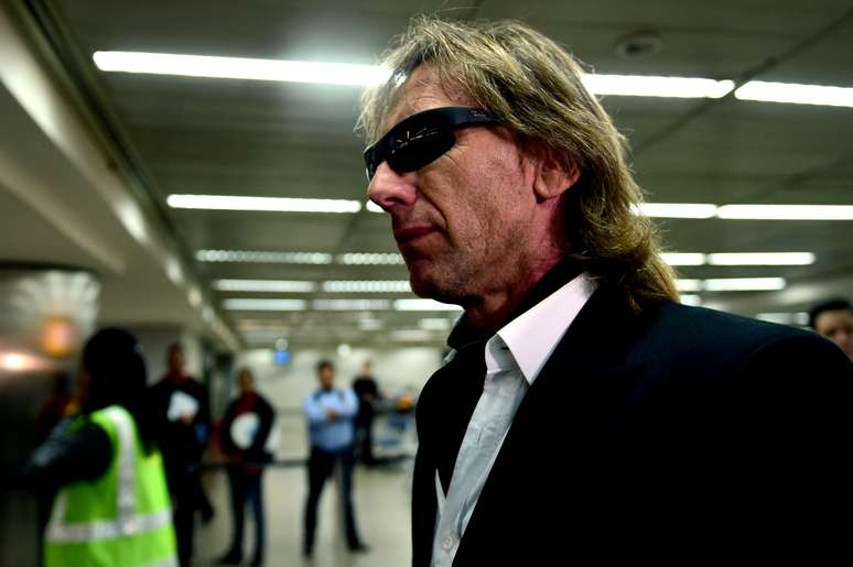 <p>Ricardo Gareca desembarcou nesta quarta-feira em São Paulo cercado por imprensa, assessores e com ares de estrela do rock</p>