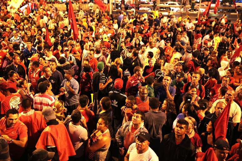 Sem-teto protestam em SP. Manifestação lembrou a Copa do Mundo