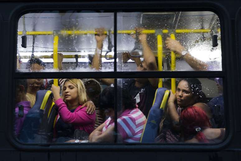 Agência de notícias afirma que o aumento de assaltos no transporte público carioca vem trazendo preocupações para turistas na Copa do Mundo