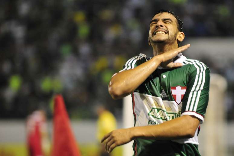 Henrique comemora seu quinto gol em seis jogos pelo Palmeiras