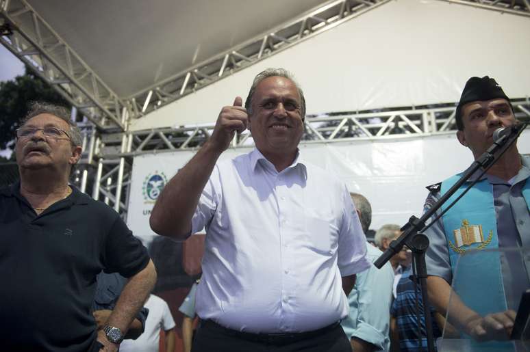 O governador Luiz Fernando Pezão disse que a luta contra a criminalidade no Estado não tem sido fácil e pediu que a população veja os policiais da UPP como irmãos