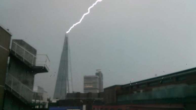 <p>O edifício Shard, em Londres, tem 310 metros de altura</p>