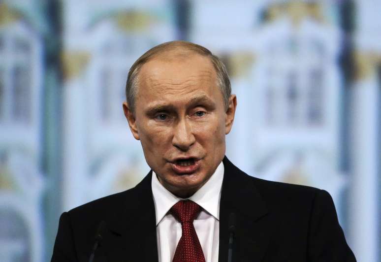 <p>Putin negou que pretendia anexar a Crimeia à Rússia e afirmou jamais ter pensado isso "em sua cabeça"</p>