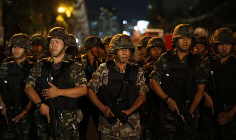 <p>Soldados montam guarda no centro de Bagoc, dois dias depois que um golpe de Estado foi aplicado no país</p>