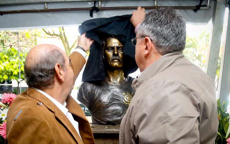 Rivellino se emocionou com a homenagem do Corinthians
