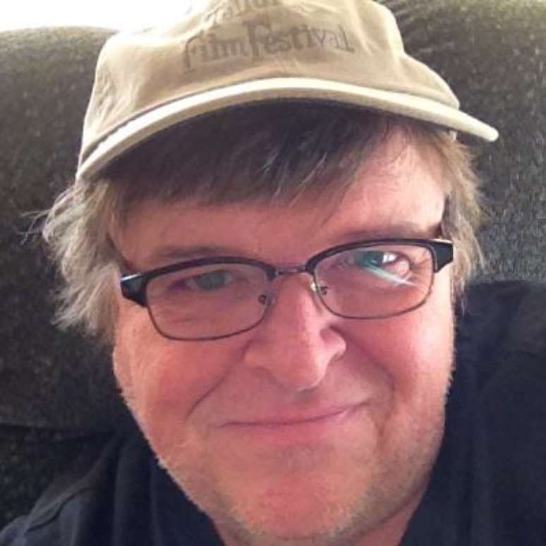 Michael Moore também ressaltou essas chacinas como parte da cultura dos brancos e da política no país