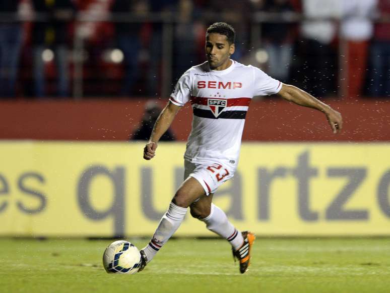 <p>Douglas pode ficar no S&atilde;o Paulo at&eacute; o final do ano</p>