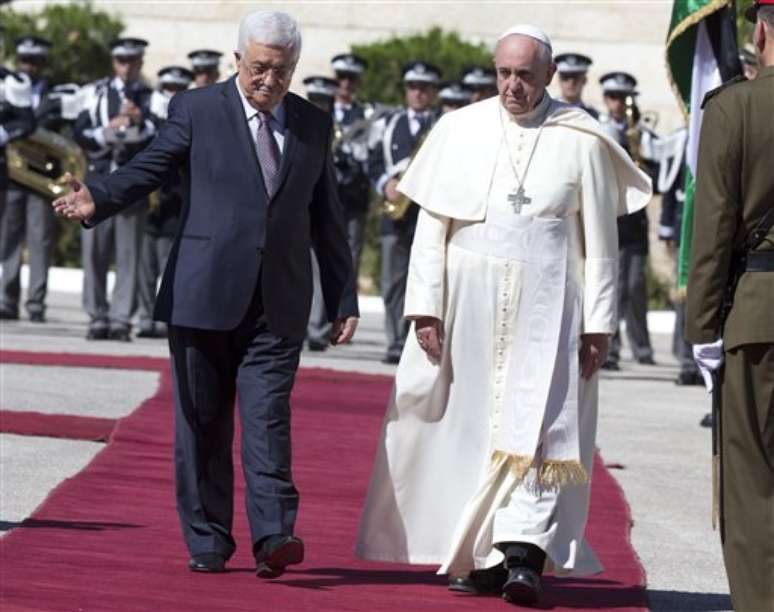 <p>Papa Francisco durante visita em Belém, na Palestina, acompanhado pelo presidente da Autoridade Nacional Palestina, Mahmoud Abbas</p>