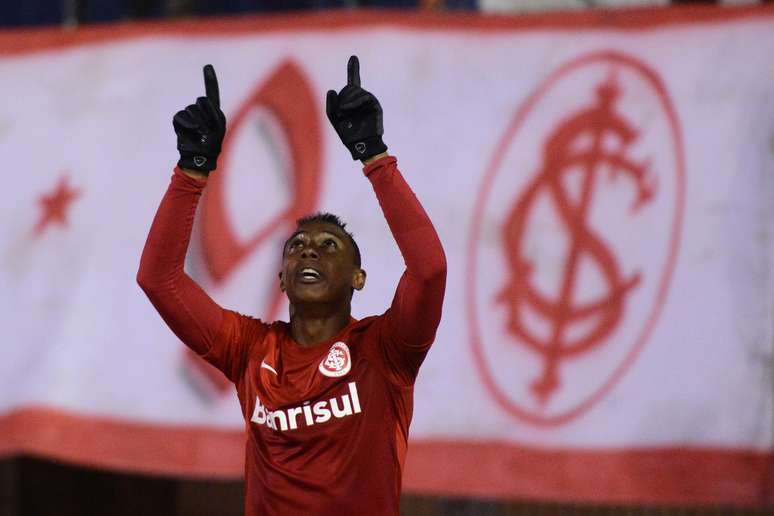 Ex-s&atilde;o-paulino Wellington abriu o placar para o Inter no Est&aacute;dio Centen&aacute;rio