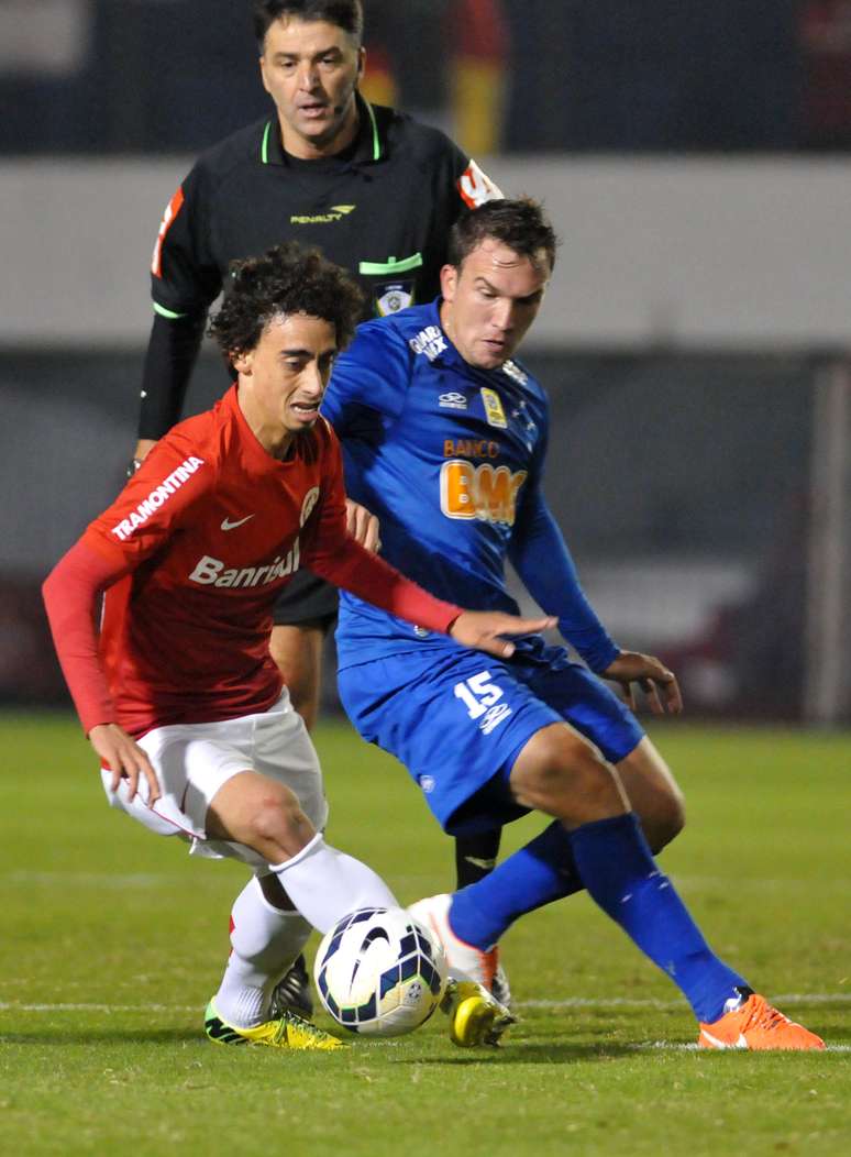 Cruzeiro teve boa atua&ccedil;&atilde;o no segundo tempo para virar sobre o Inter e vencer por 3 a 1