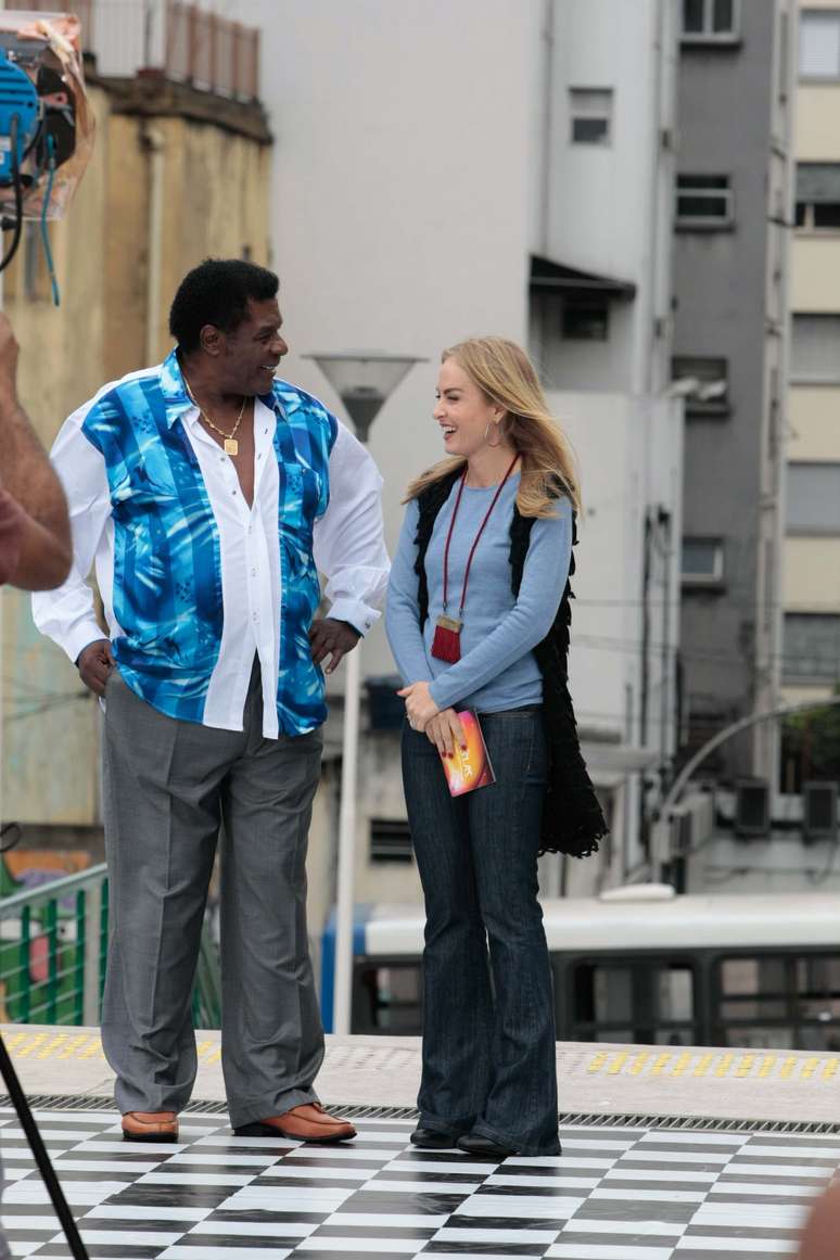 <p>Angélica e Tony Tornado estiverem presentes na Praça Roosevelt, em São Paulo, nesta segunda-feira (26), para gravação do programa <em>Estrelas</em> </p>