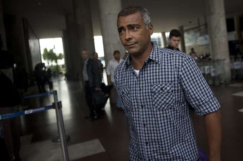 <p>Romário cobra CBF sobre gastos de investimentos da FIFA</p>