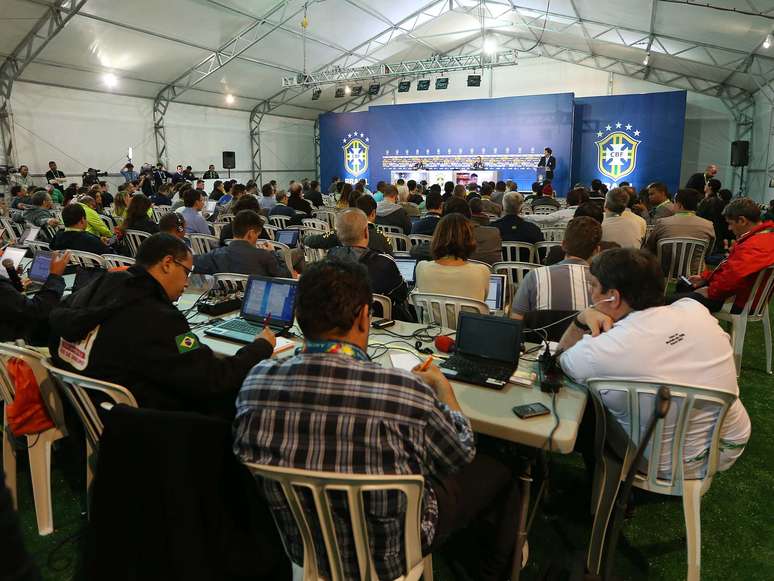Primeira coletiva da Seleção em Teresópolis atraiu grande atenção da imprensa