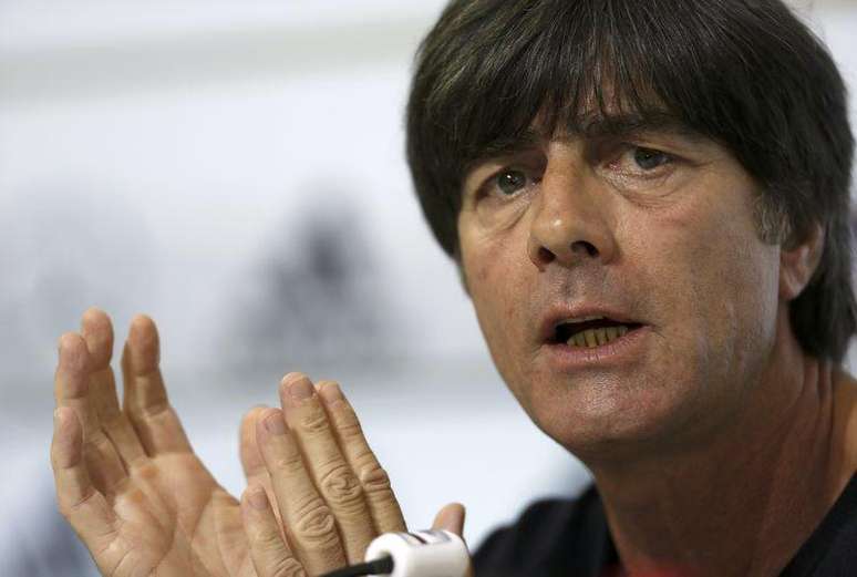 Técnico da seleção da Alemanha, Joachim Loew, durante coletiva de imprensa em St. Martin, no norte da Itália.  Loew, rejeitou nesta segunda-feira as insinuações de que o centro de treinamento da equipe antes da Copa do Mundo se pareça com um hospital, por causa do grande número de jogadores com lesões, incluindo o capitão Philipp Lahm e Bastian Schweinsteiger. 26/05/2014.