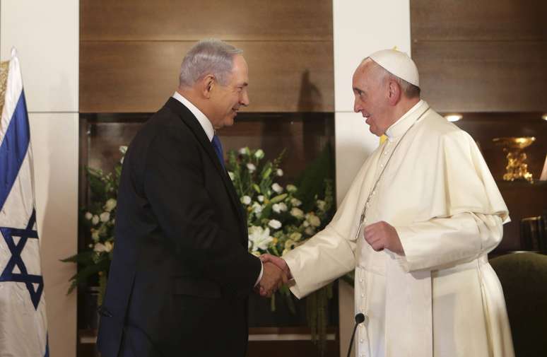 <p>Refer&ecirc;ncias a Jesus nos dias de hoje s&atilde;o complicadas e muitas vezes pol&iacute;ticas.&nbsp;Netanyahu e Francisco divergem quanto a l&iacute;ngua falada pelo personagem b&iacute;blico</p>