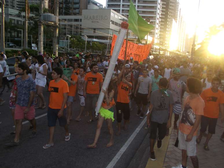 Segundo a PM, a 7ª edição da Marcha da Maconha de Fortaleza reuniu cerca de 5 mil pessoas na tarde deste domingo