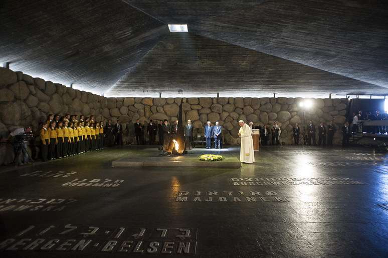<p>Papa Francisco participa de cerimônia no Salão da Lembrança, no memorial do Holocausto, em Jerusalém</p>