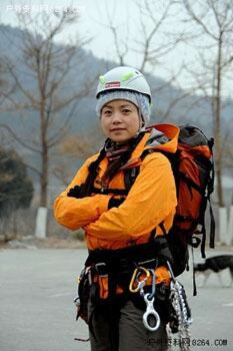 <p>A chinesa Wang Jing, de 40 anos, completou a subida ao Everest na &uacute;ltima sexta-feira e&nbsp;negou ter usado helic&oacute;ptero para chegar ao topo</p>
