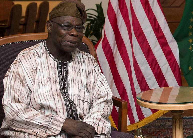 <p>Olusegun Obasanjo tentou se reunir com os representantes do Boko Haram para libertar as mais de 200 adolescentes sequestradas</p>