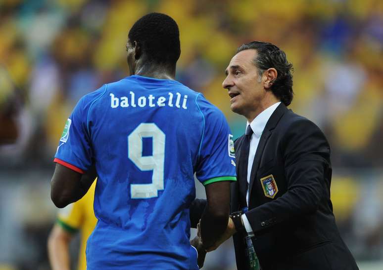 Prandelli aposta as fichas em Balotelli para marcar os gols para a Itália