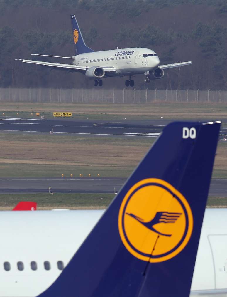 <p>Um avião da Lufthansa teve de interromper a viagem à Escócia após uma falha em um dos motores</p>