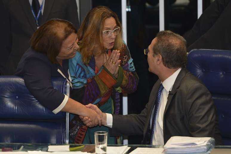 <p>Ministra dos Direitos Humanos, Ideli Salvatti, a atriz Maria Zilda e o presidente da Casa, Renan Calheiros</p>