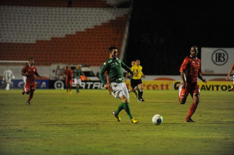 Abatimento dos jogadores ficou nítido durante goleada do Guaratinguetá