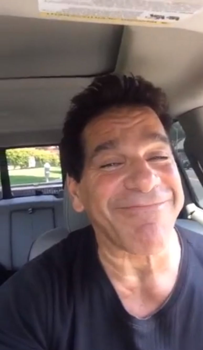 "Estou vivo", diz Lou Ferrigno no Facebook 