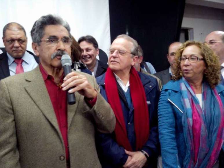 Olívio Dutra fez o anúncio da candidatura ao lado do governador, Tarso Genro