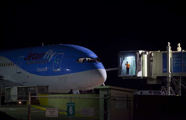 Denúncia de bomba no avião foi feita por telefone