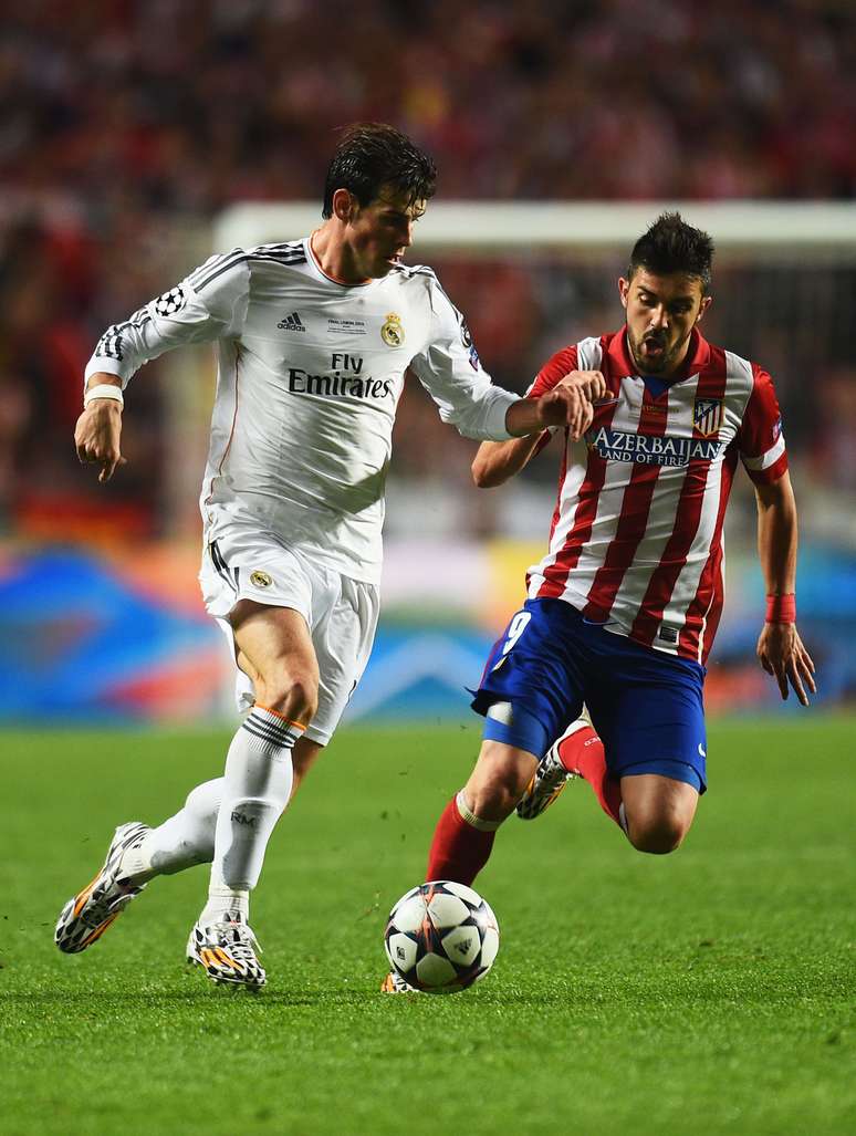 David Villa disputa bola com Bale, na final da Liga dos Campeões