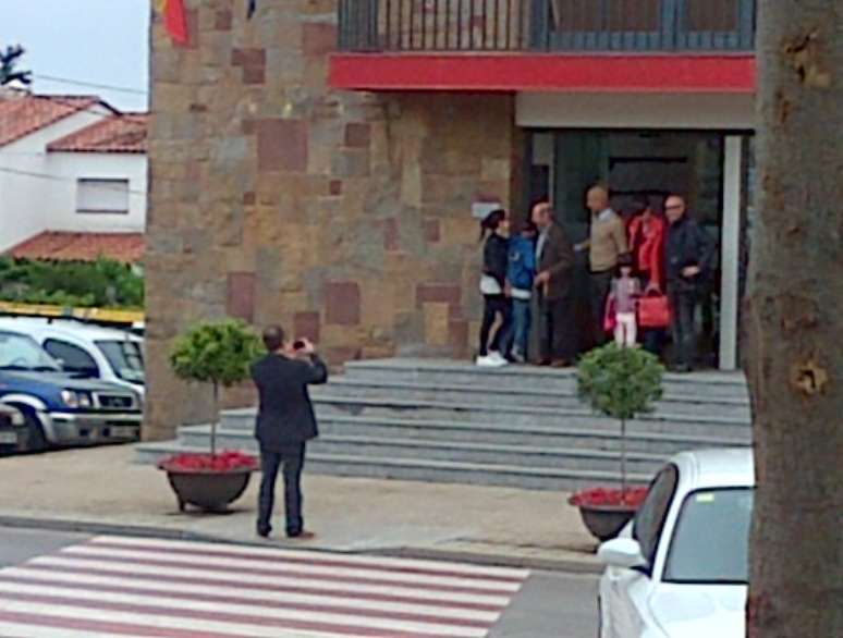 Foto do casamento de Guardiola foi divulgada pelo site da prefeitura local