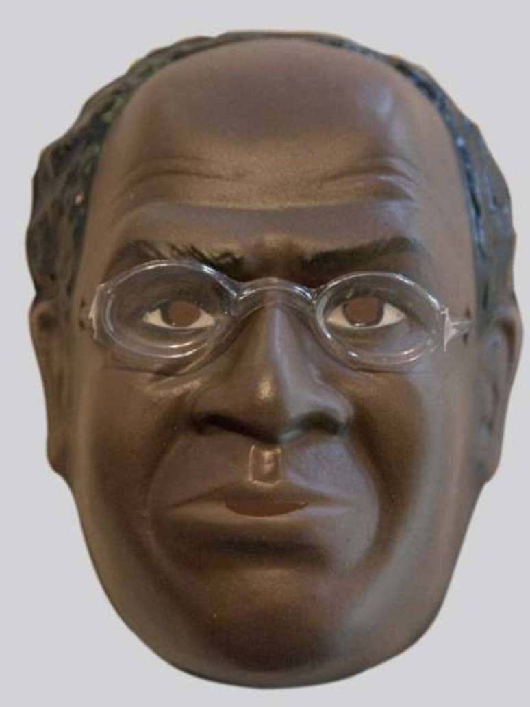 No Carnaval deste ano, m&aacute;scara de Joaquim Barbosa chegou a ser mais procurada que a do jogador Neymar