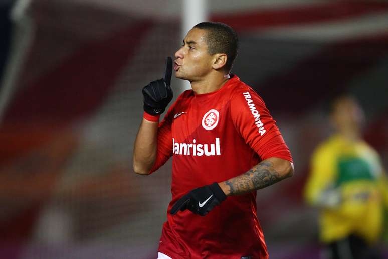 Atacante substituiu o titular Rafael Moura