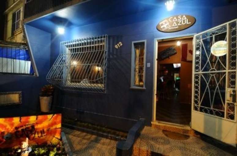 Hostel Casa Azul funciona como um pub aberto ao público à noite